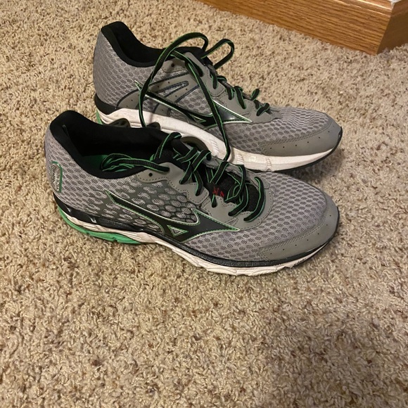 Mizuno shoes - Picture 1 of 1